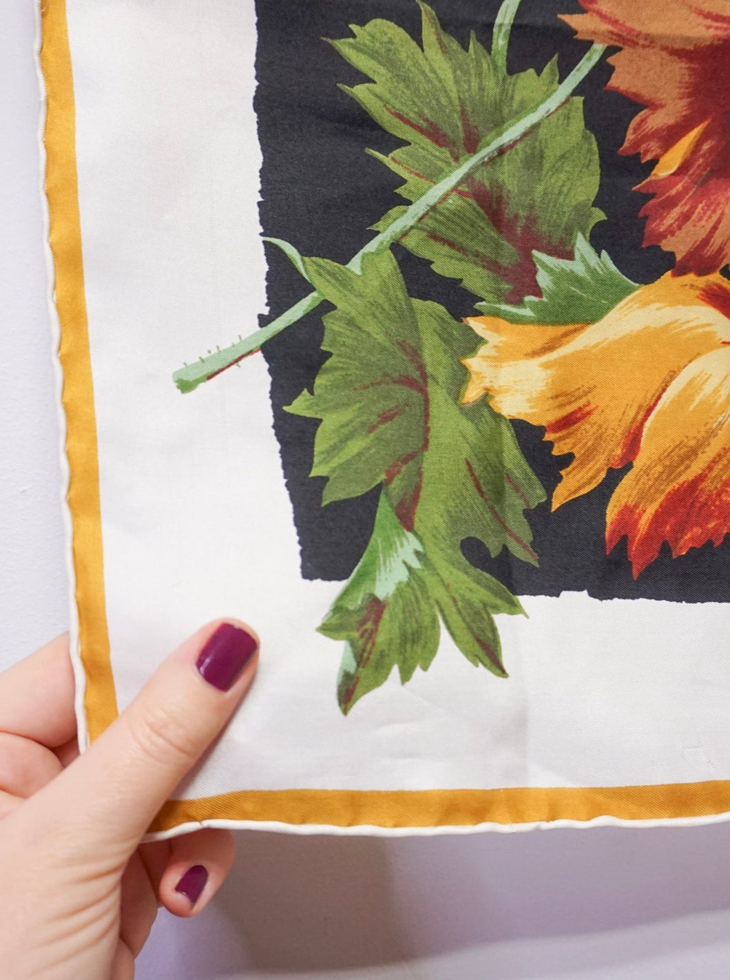 Foulard en soie à fleur d'automne fait à Lyon