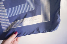 Charger l&#39;image dans la galerie, Foulard en soie géométrique bleu
