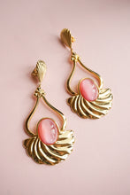 Load image into Gallery viewer, Gold dangling clips with pink pearl
