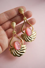 Load image into Gallery viewer, Gold dangling clips with pink pearl
