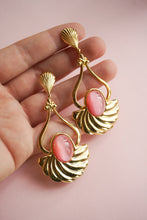 Load image into Gallery viewer, Gold dangling clips with pink pearl
