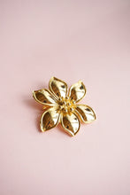 Load image into Gallery viewer, Flower brooch
