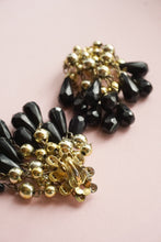 Load image into Gallery viewer, Gold and black pearl cluster clips
