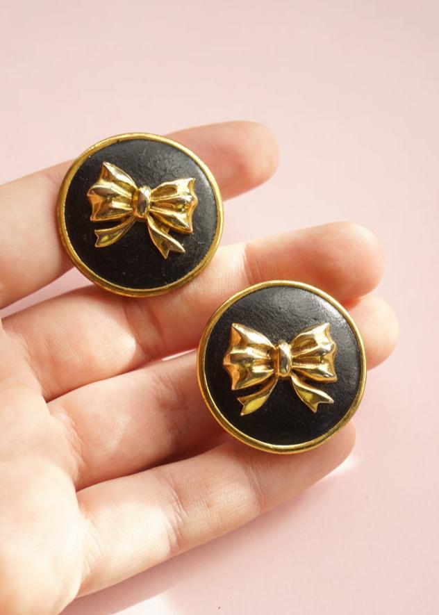 Golden knot cabochons