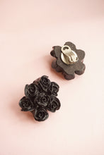 Load image into Gallery viewer, Black roses with clip
