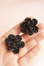 Load image into Gallery viewer, Black roses with clip
