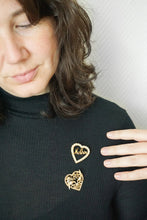 Load image into Gallery viewer, &quot;Mothers&quot; Heart Brooch
