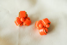 Load image into Gallery viewer, Clip cluster orange beads 70&#39;s
