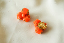 Load image into Gallery viewer, Clip cluster orange beads 70&#39;s
