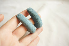 Load image into Gallery viewer, Minimalist Granite stone clip
