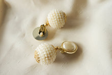 Charger l&#39;image dans la galerie, Clips boules de perles blanches
