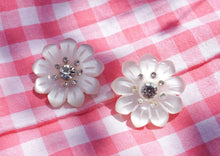 Load image into Gallery viewer, Max clip white flowers and rhinestones
