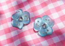 Load image into Gallery viewer, Max clip blue flowers and rhinestos
