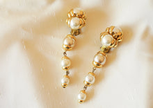 Charger l&#39;image dans la galerie, Cascade de perles nacrées et dorées
