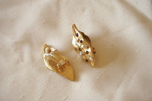 Load image into Gallery viewer, Dolce Vita - Gold leaf and rhinestone clips
