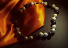 Charger l&#39;image dans la galerie, Collier perles bleues nuits mortelles
