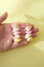 Charger l&#39;image dans la galerie, Boucles coquillages pastels
