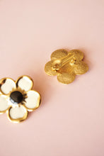 Load image into Gallery viewer, Vintage golden flowers and beads clips
