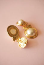 Load image into Gallery viewer, Vintage oval pendant clips
