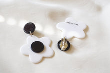 Load image into Gallery viewer, Marc Labat - Vintage maxi plexi flower clips
