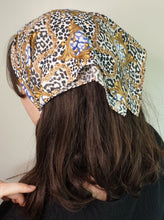 Load image into Gallery viewer, Small kitsch leopard scarf
