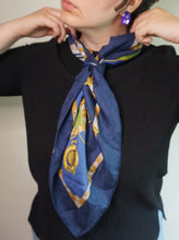 Charger l&#39;image dans la galerie, Grand foulard en soie bleu et vert
