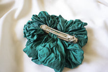 Load image into Gallery viewer, Green vintage bow barrette

