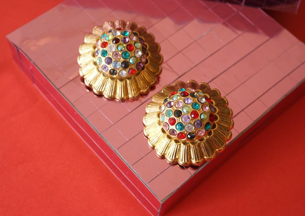 Golden round clips and multicolored rhinestones