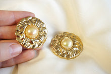 Load image into Gallery viewer, Anne Klein Maxi Clips cabochon perle blanche
