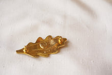 Load image into Gallery viewer, Ines de la Fressange - oak leaf brooch
