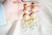 Charger l&#39;image dans la galerie, Maxi clips chandeliers perles bleues et jaunes [ Upcyclées ]
