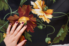 Charger l&#39;image dans la galerie, Foulard en soie à fleur d&#39;automne fait à Lyon
