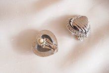 Load image into Gallery viewer, Silver rhinestone heart clips
