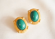 Load image into Gallery viewer, Green cabochon earrings with clips
