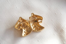 Load image into Gallery viewer, Leopard brooch with rhinestones
