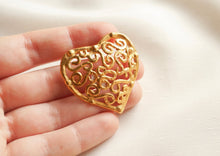 Load image into Gallery viewer, Golden heart brooch
