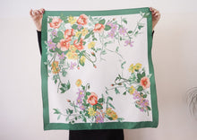 Load image into Gallery viewer, Green flower scarf
